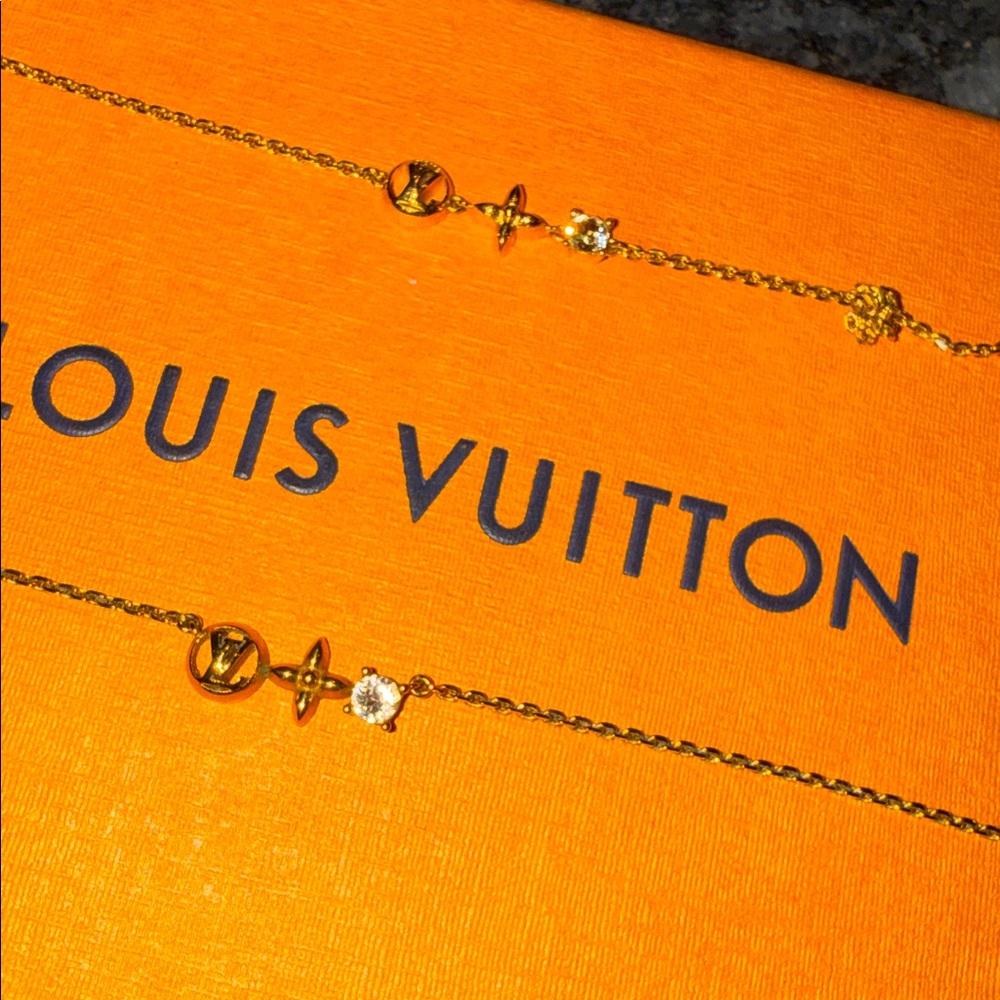 Petit Louis Vuitton Necklace & Bracelet 💫 - Picture 4 of 10